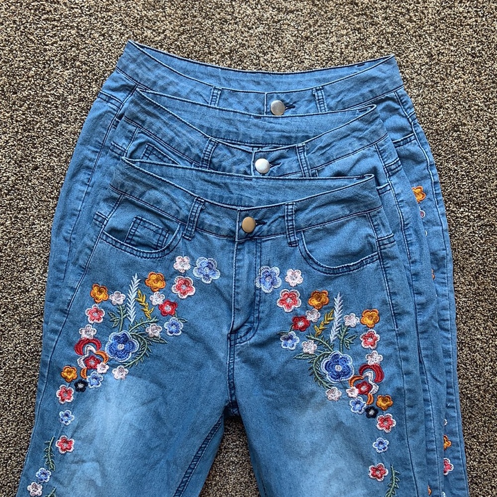 Flower embroidered high rise flare jeans - Picture 13 of 13